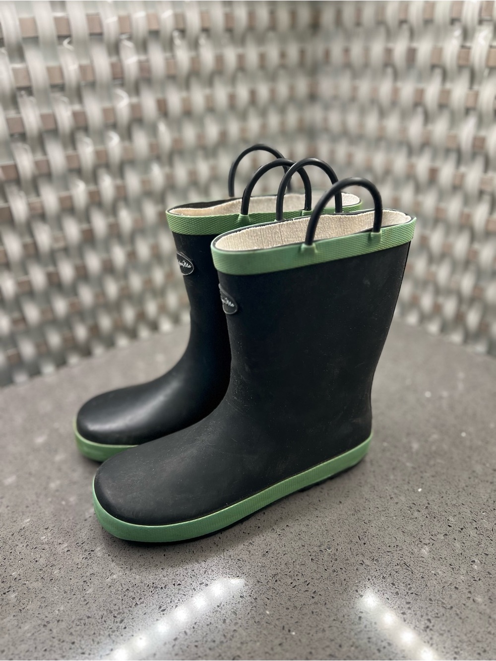 Komfortme black and green rain boots #rainyday size 4